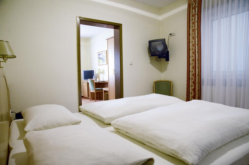 Hotel Am Schloss Darmstaedter Hof Bad Homburg vor der Höhe Cameră foto